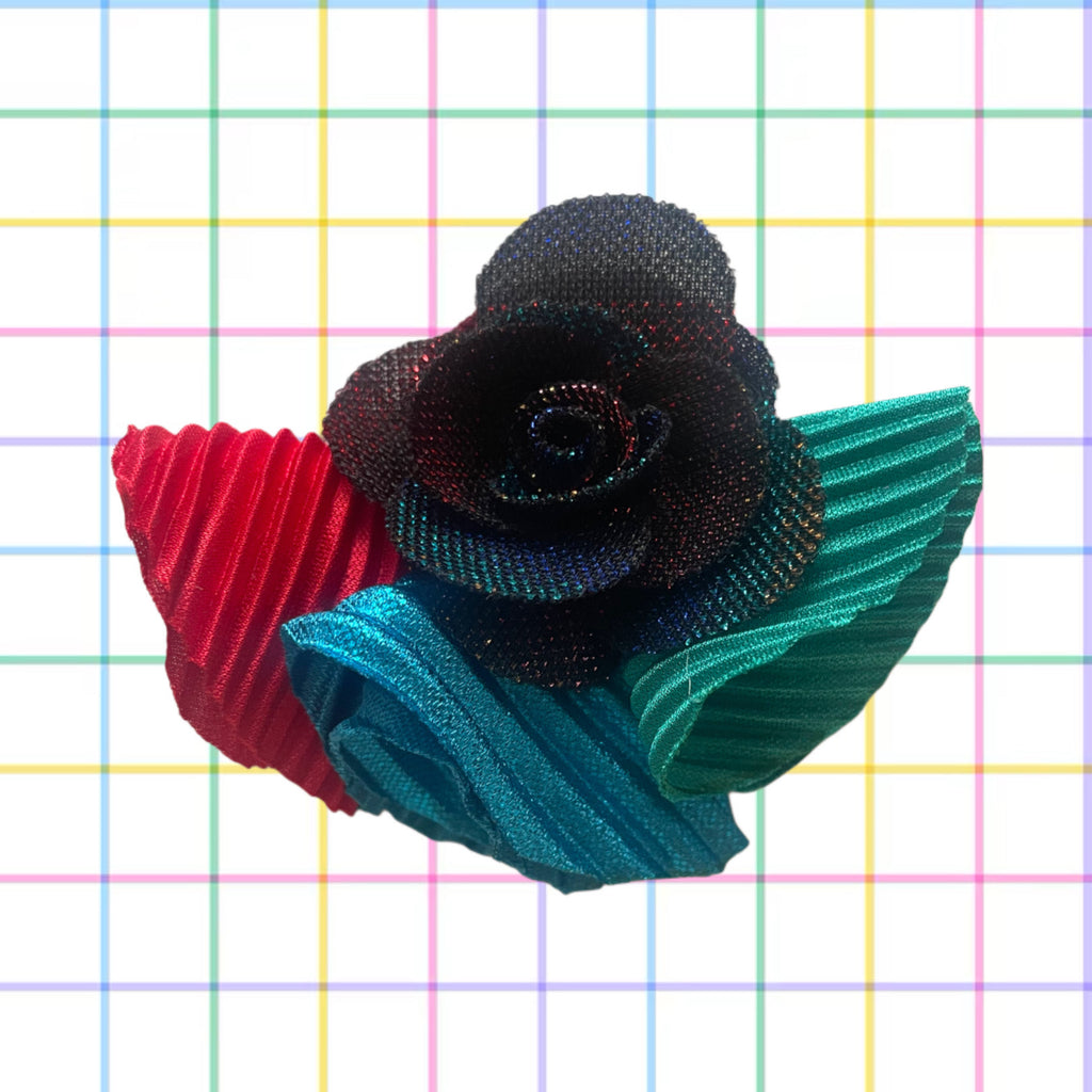 Maxi Aretes Sustentables – Flor Negra Iridiscente